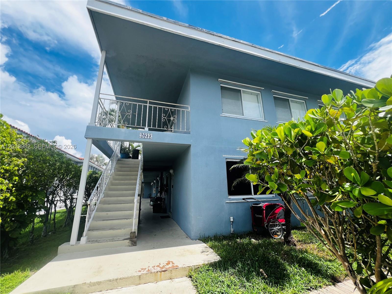 2033 Calais Dr # 10, Miami Beach FL 33141 photo 2