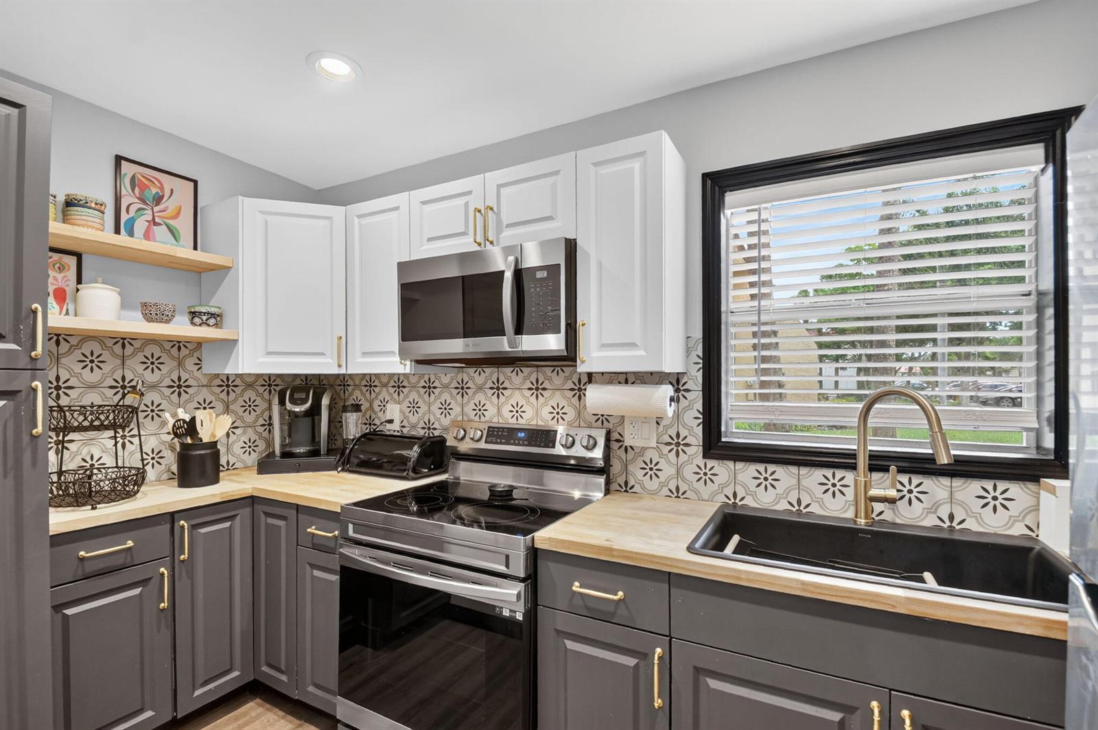 124 Lake Evelyn Drive, West Palm Beach FL 33411