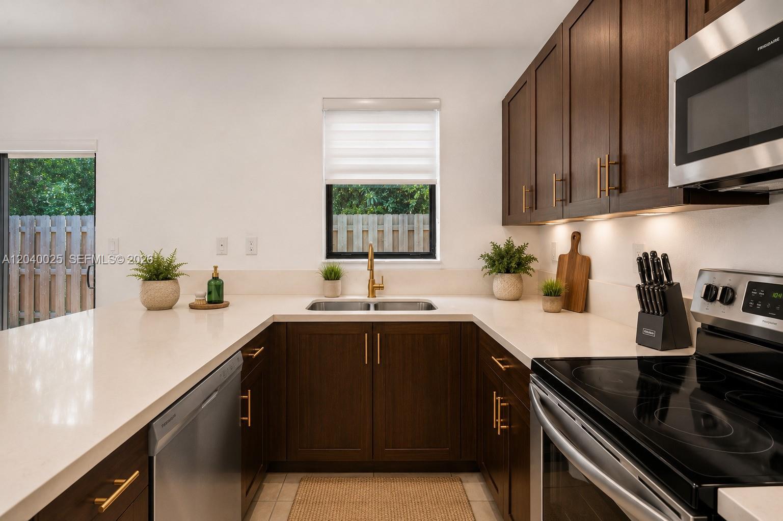 670 NE 207th St, Miami FL 33179 photo 3