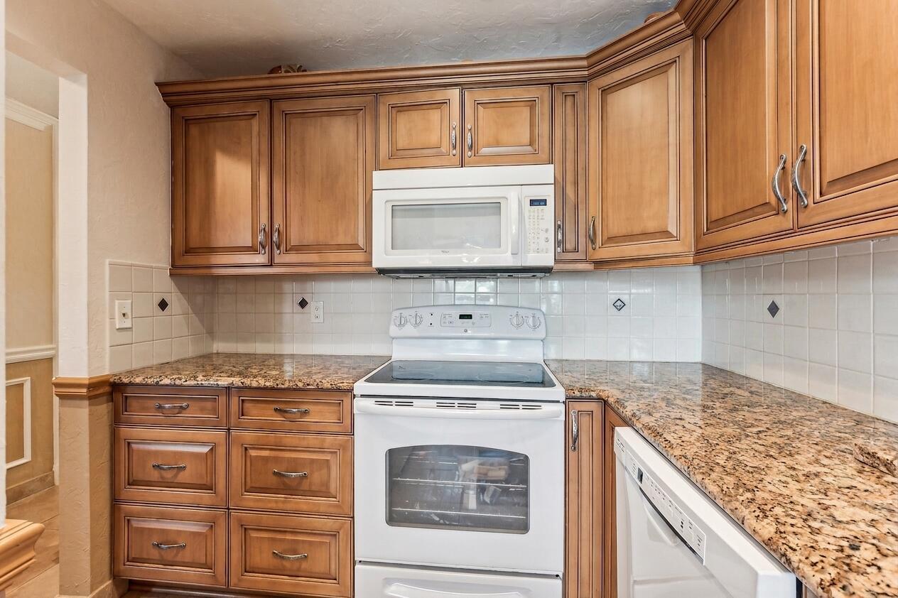 1051 Orange Terrace # 103, Delray Beach FL 33445 photo 2