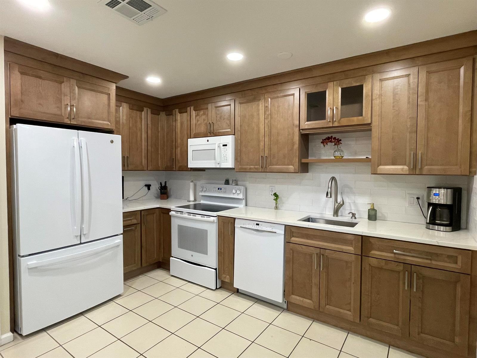 124 Sandy Lane, Royal Palm Beach FL 33411 photo 2