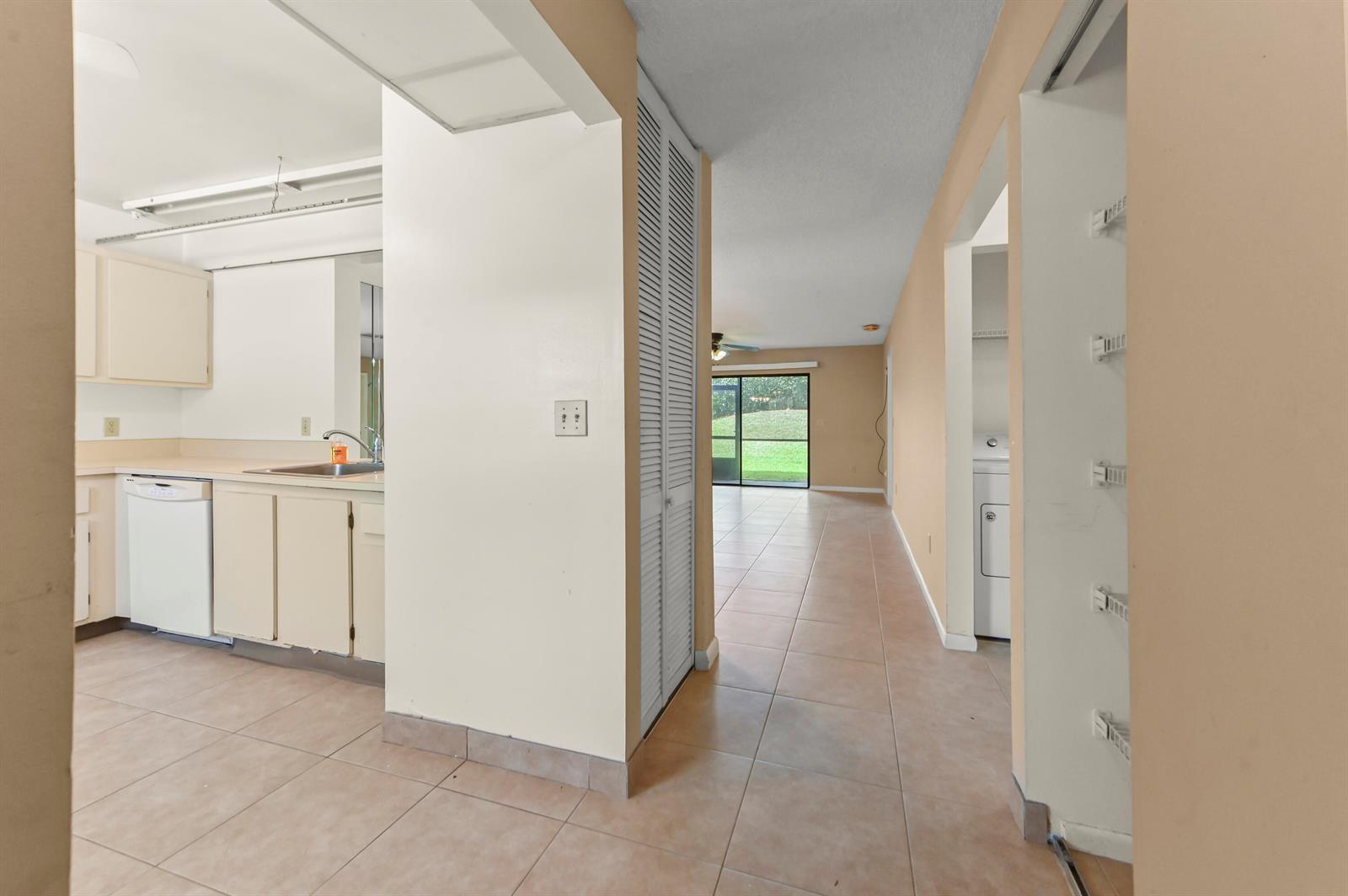 105 Lakeview Drive E, Royal Palm Beach FL 33411 photo 3