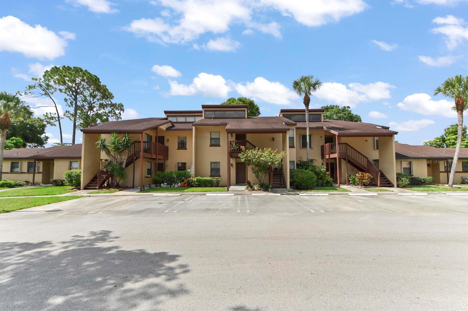 105 Lakeview Drive E, Royal Palm Beach FL 33411