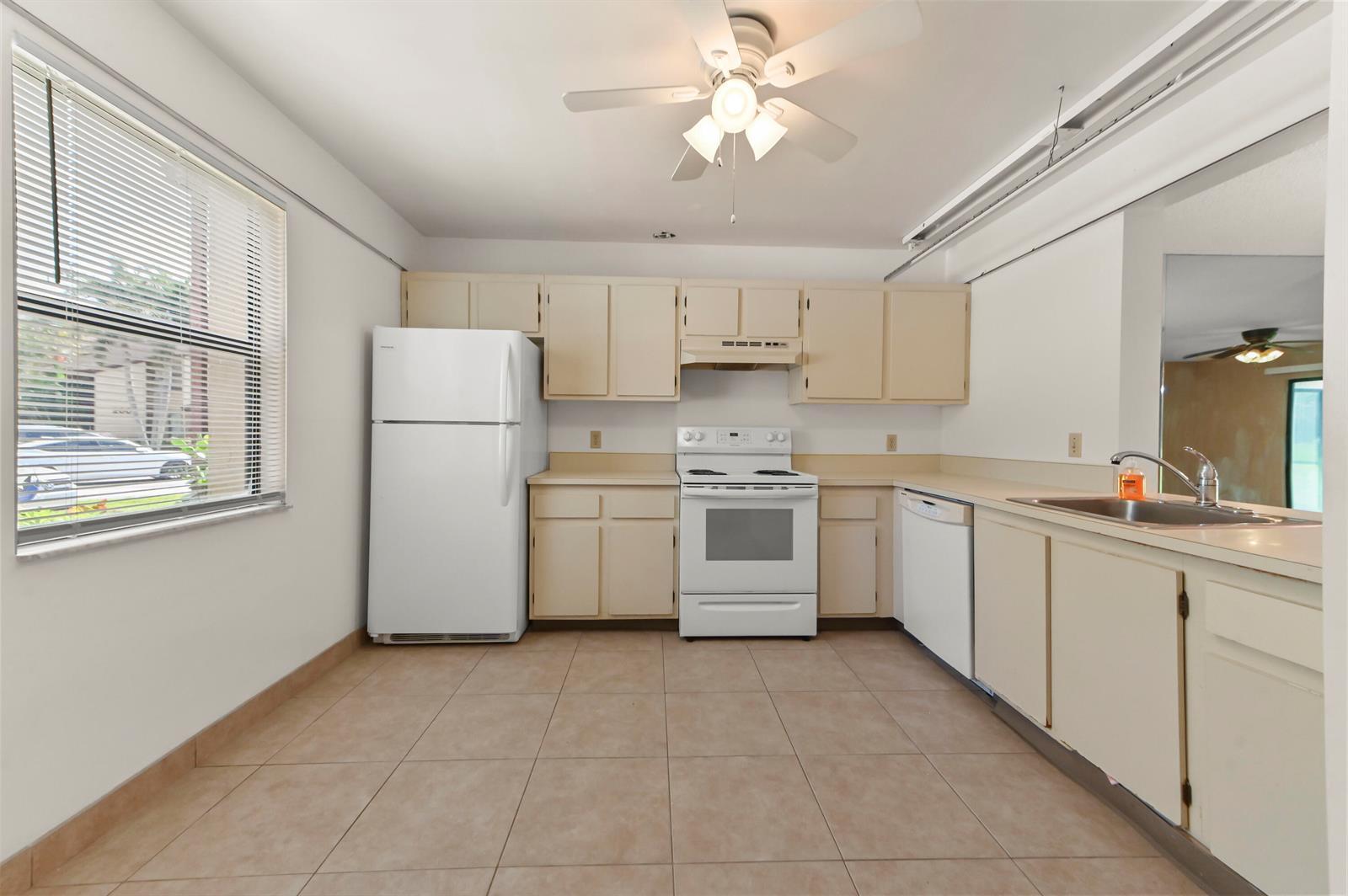 105 Lakeview Drive E, Royal Palm Beach FL 33411 photo 5
