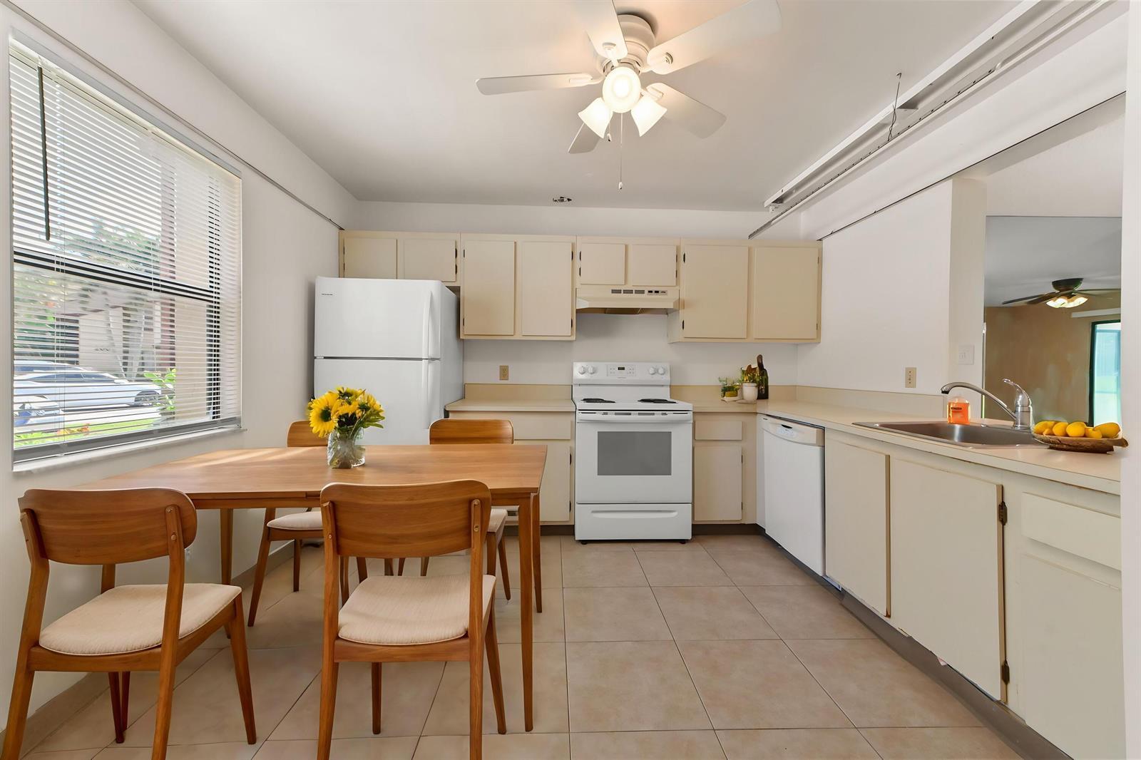 105 Lakeview Drive E, Royal Palm Beach FL 33411 photo 4