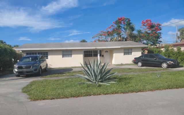 200 N Ware Drive, West Palm Beach FL 33409 photo 2