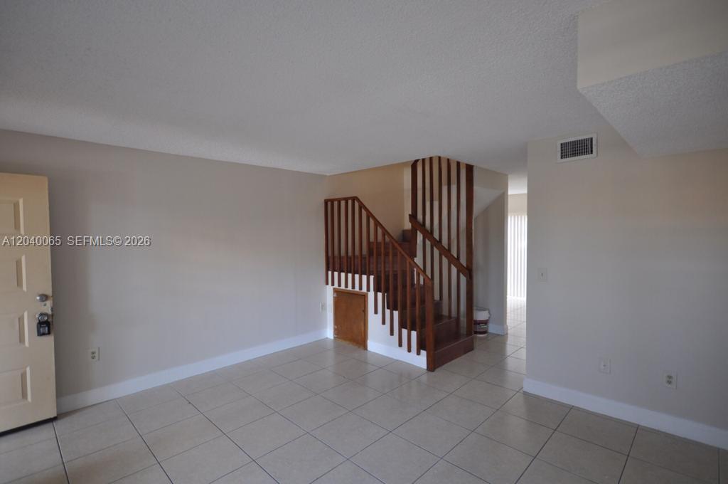 Miami, FL 33193 photo 2