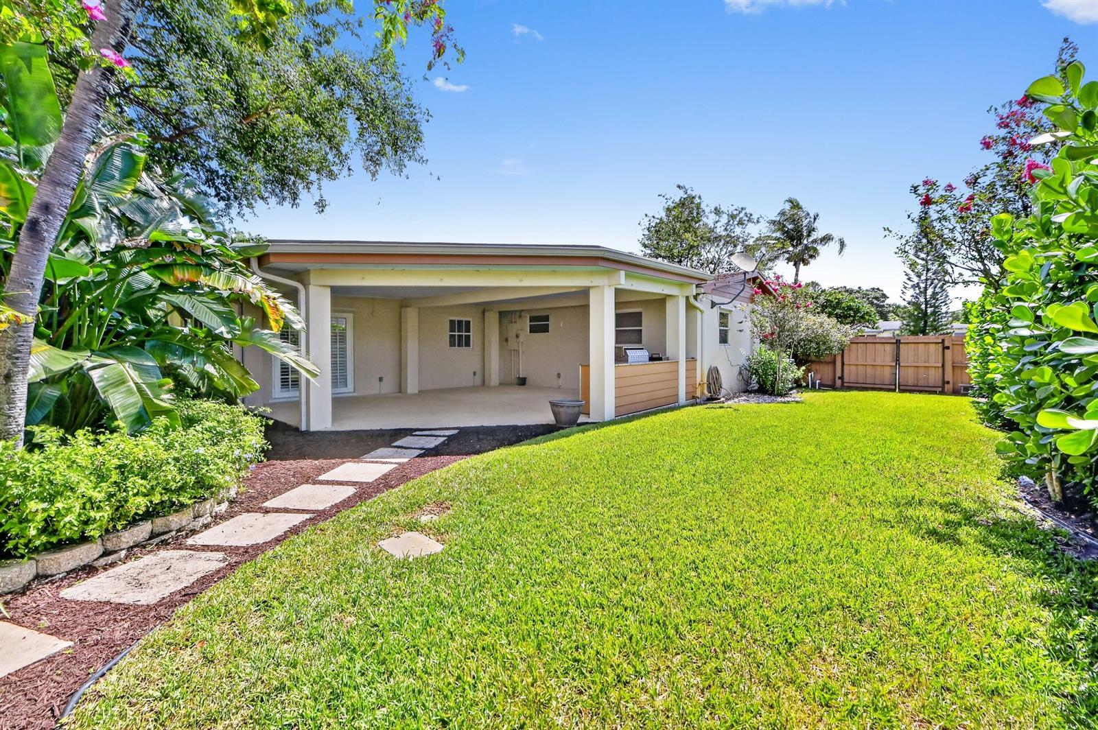 313 Poe Drive, Palm Springs FL 33461 photo 5