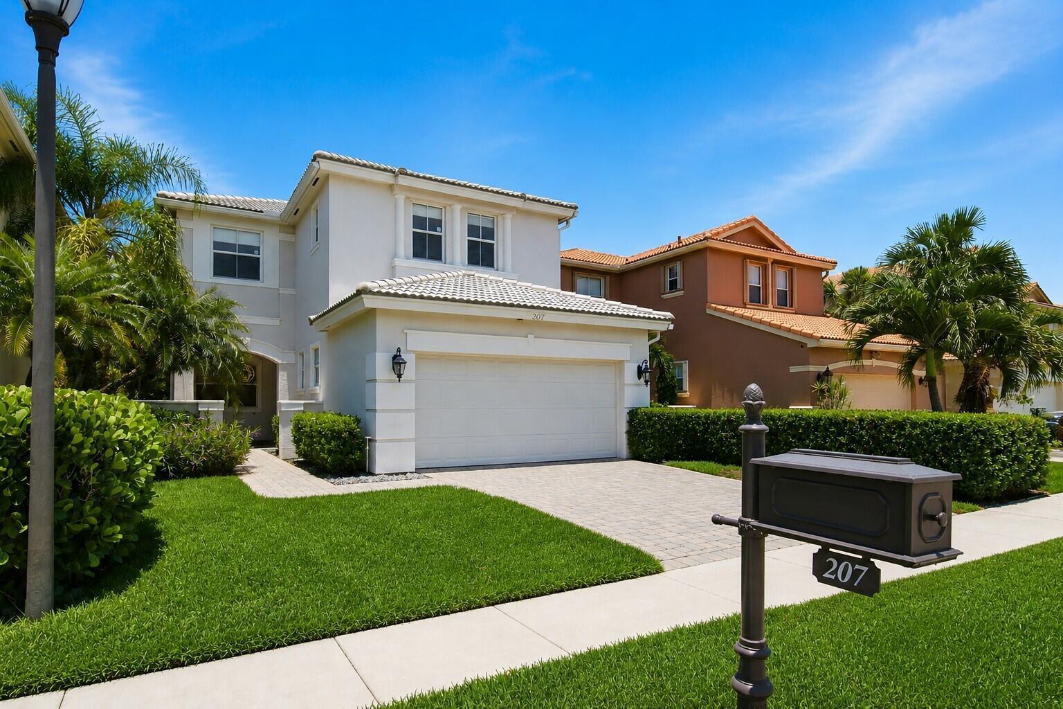 207 Isle Verde Way, Palm Beach Gardens FL 33418 photo 2