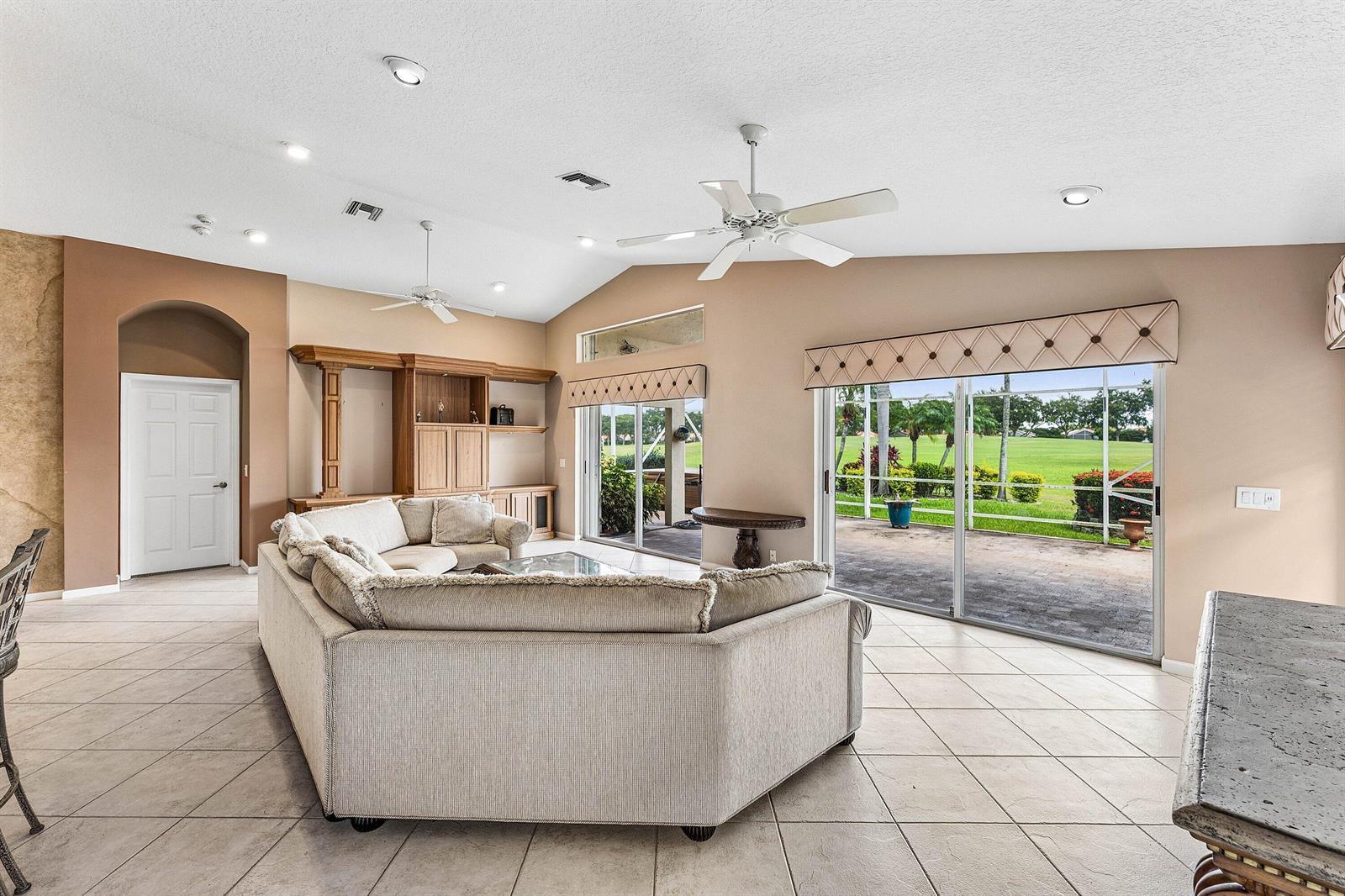 7385 Haviland Circle, Boynton Beach FL 33437 photo 4