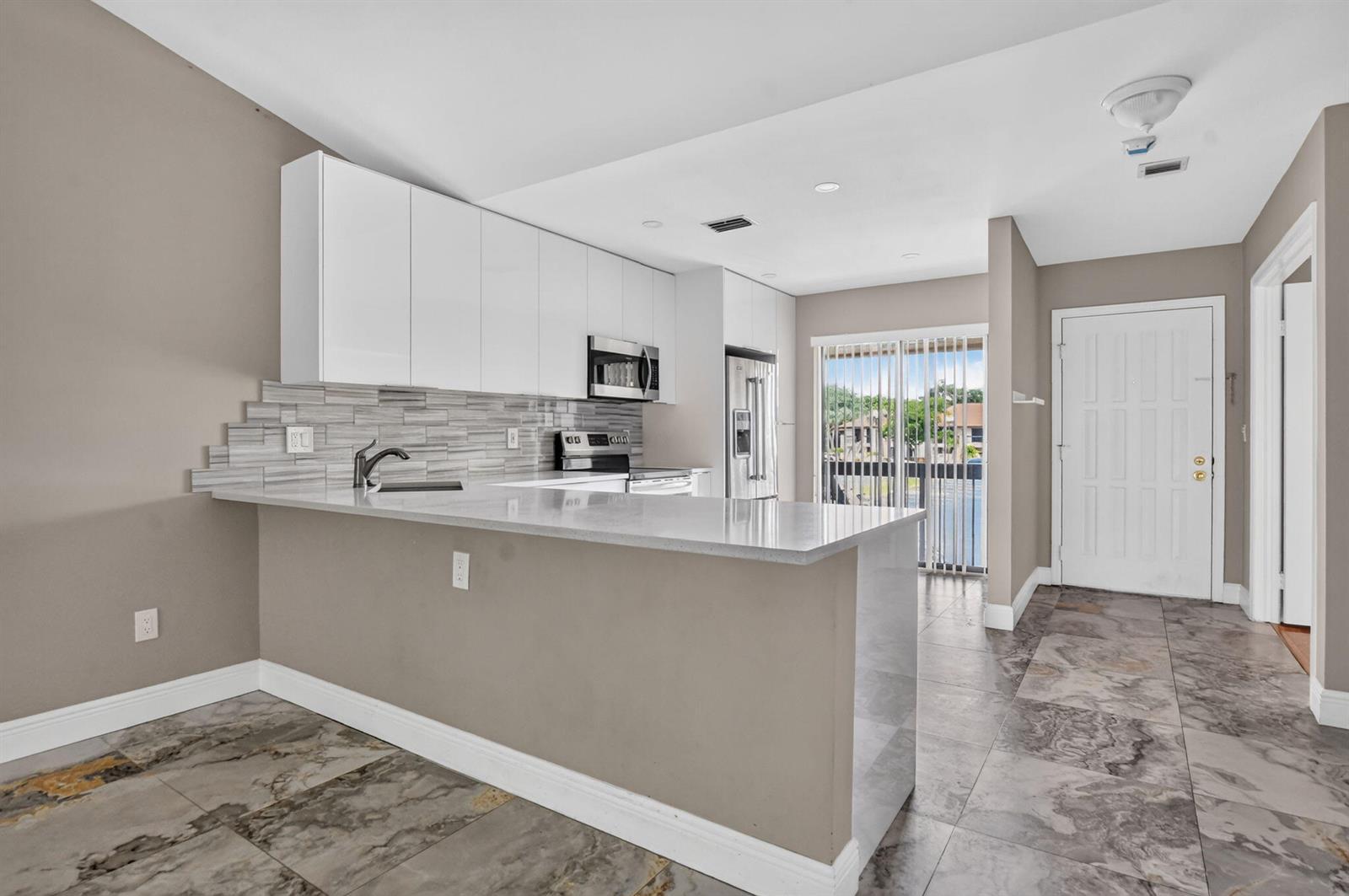 301 Club Circle # 208, Boca Raton FL 33487