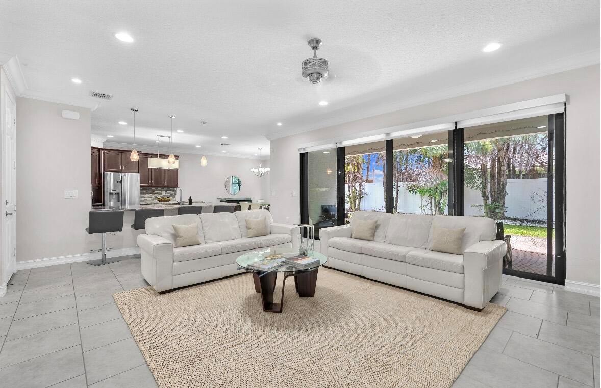 8104 Rainforest Jasper Lane, Delray Beach FL 33446 photo 2