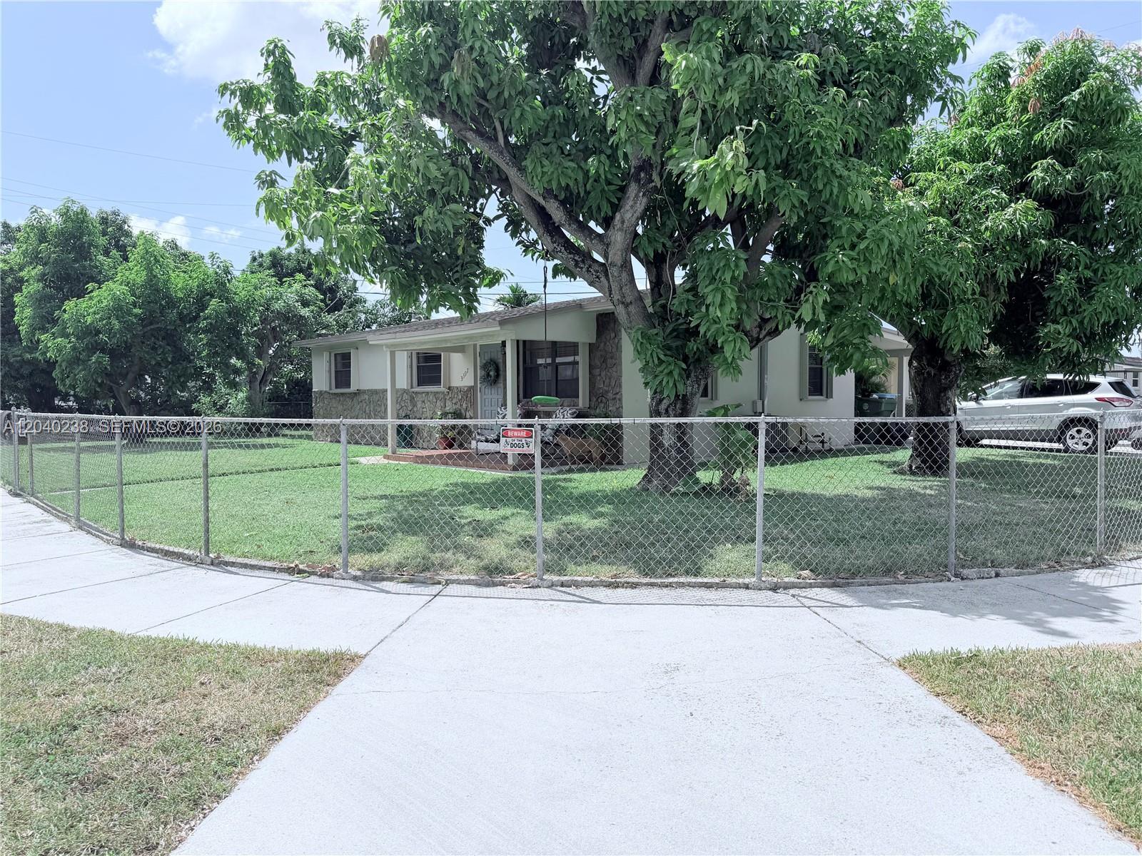 3397 W 14th Ct, Hialeah FL 33012 photo 2