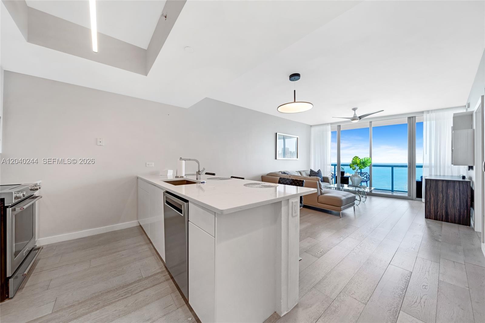 888 Biscayne Blvd # 3907, Miami FL 33132 photo 4