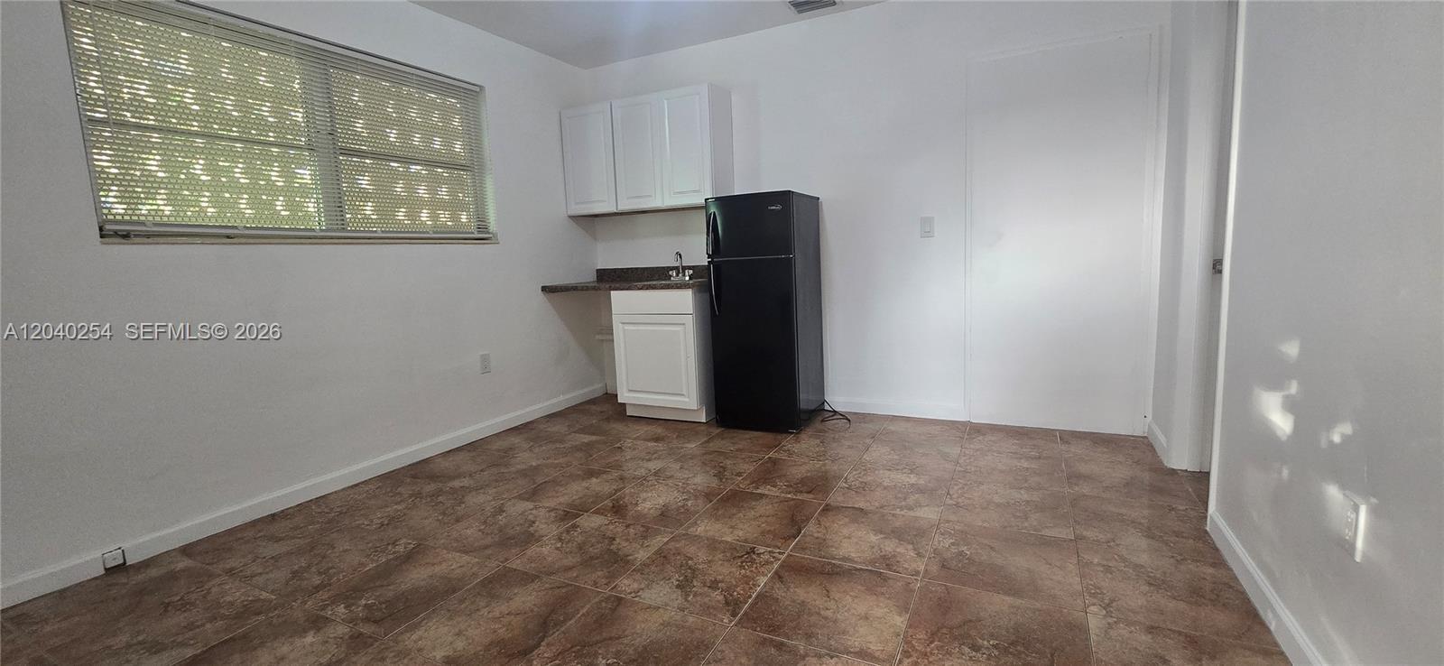 201 SW 30th Ct, Miami FL 33135 photo 2