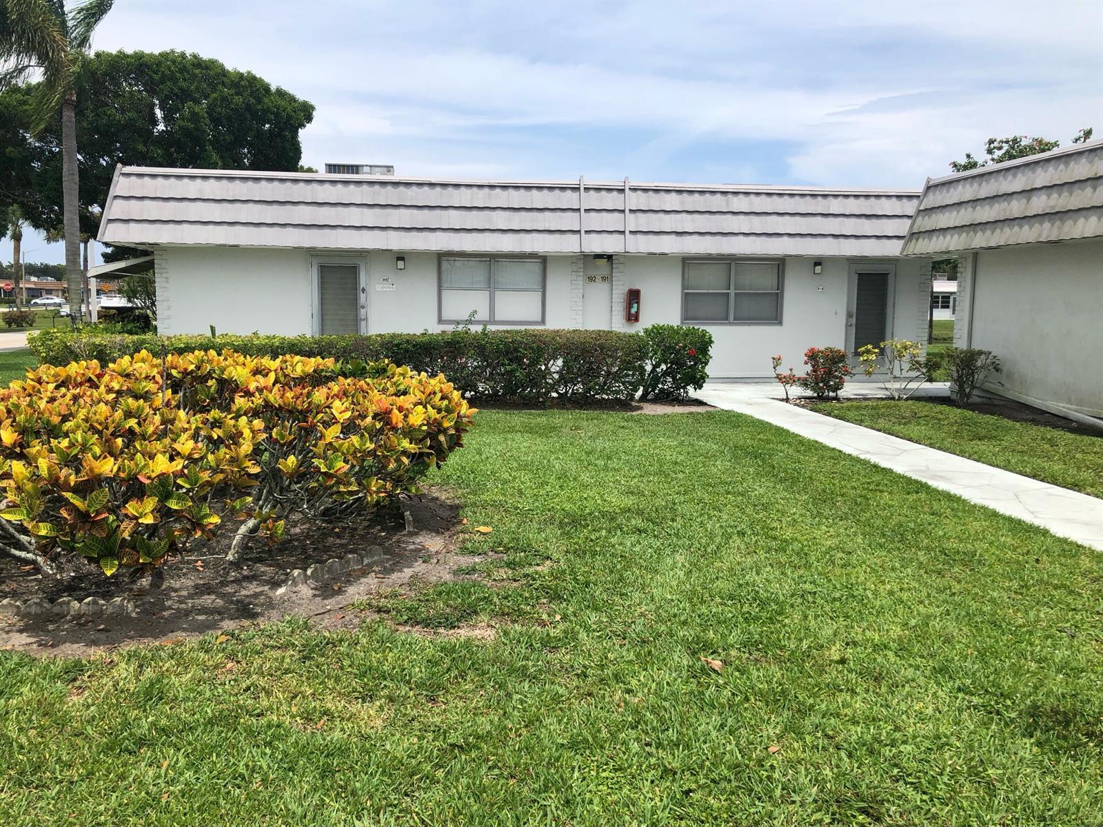 192 Valencia H # 192, Delray Beach FL 33446 photo 2