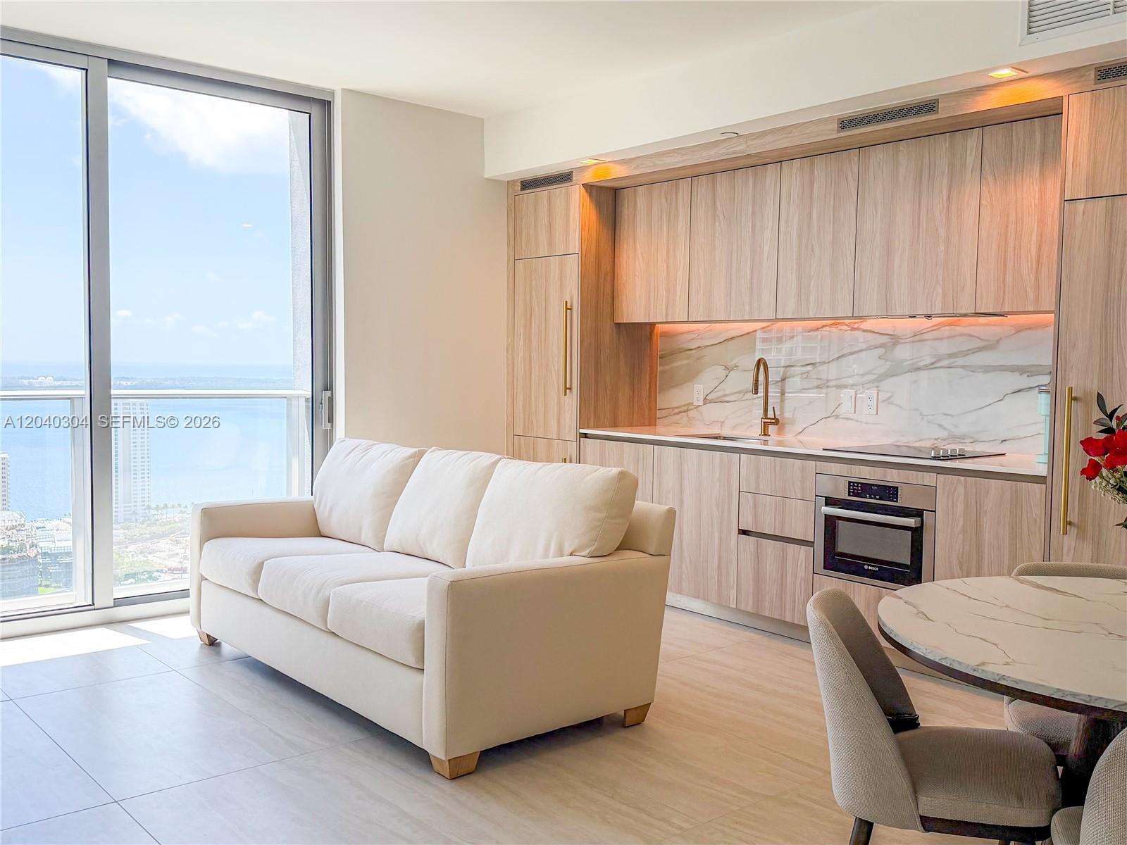77 SE 5 # 4015, Miami FL 33131 photo 5