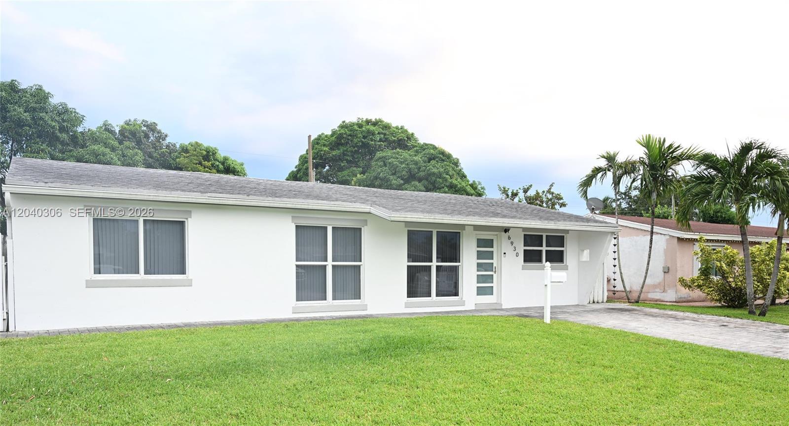6930 Coolidge St, Hollywood FL 33024