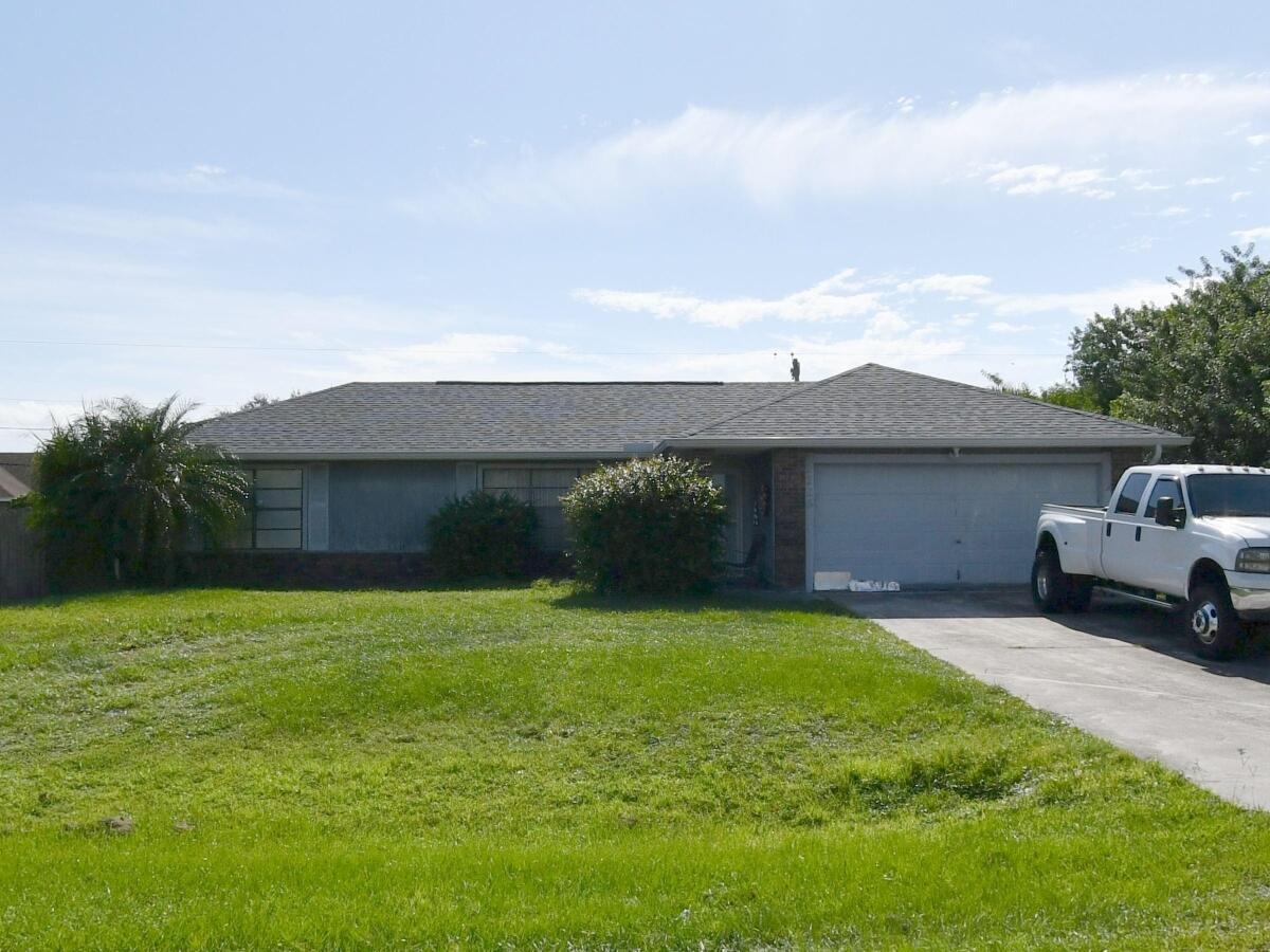 1126 SW Del Rio Boulevard, FL 34953