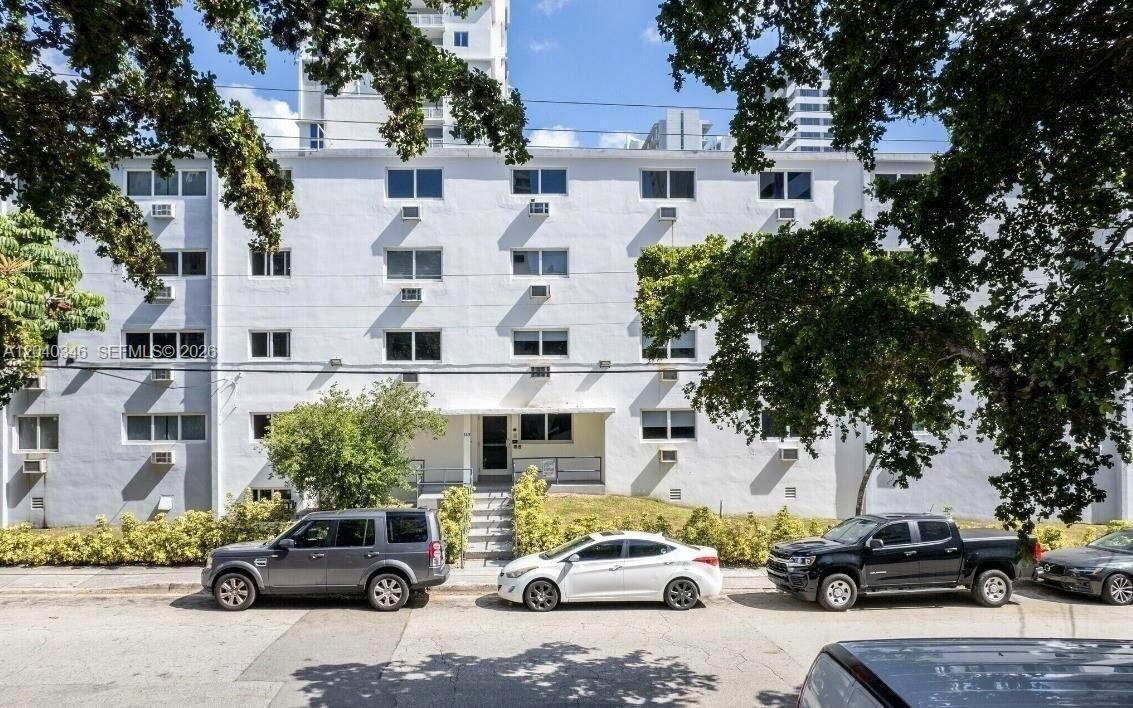 143 SW 9th St # 301, Miami FL 33130