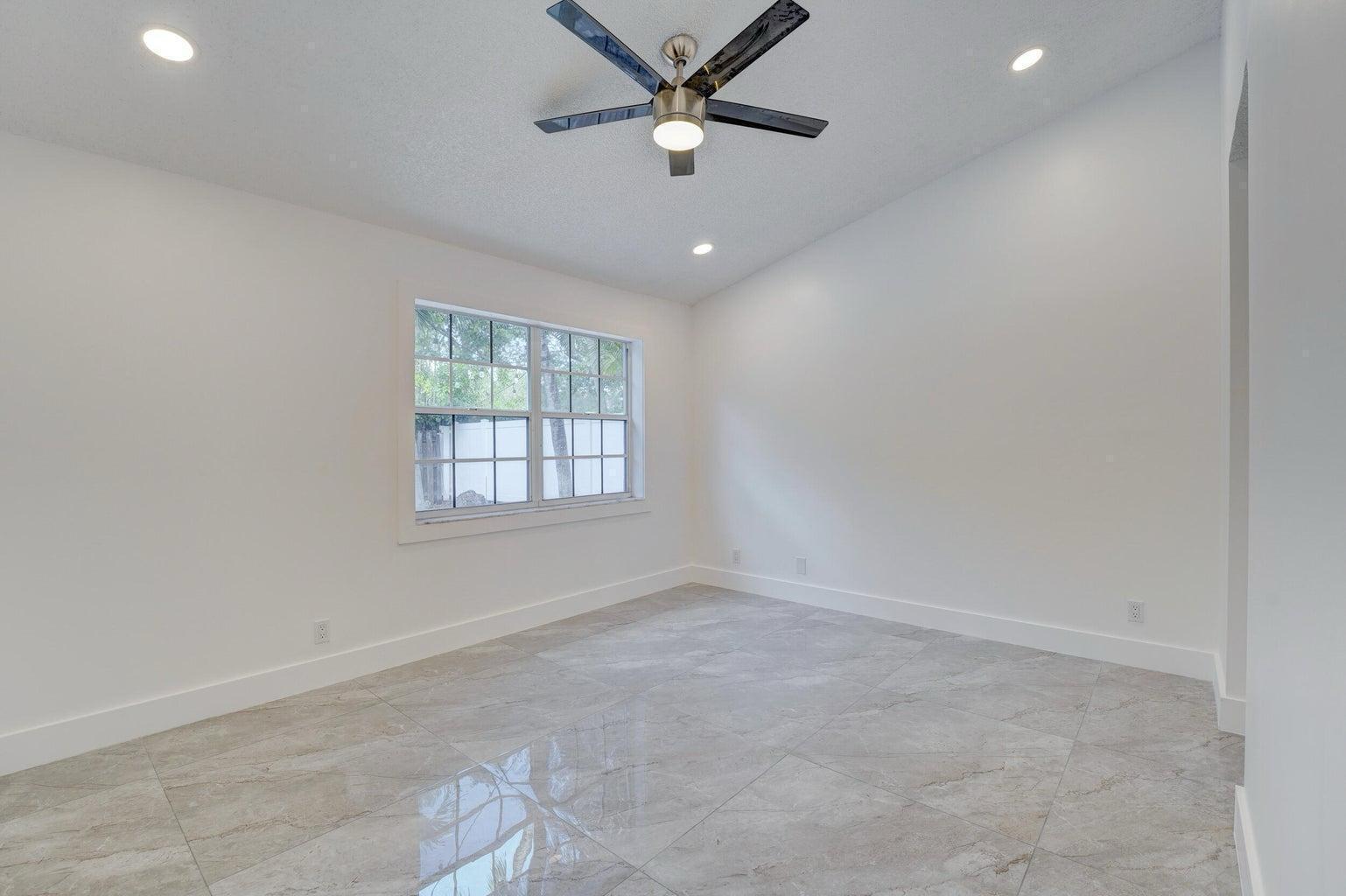 10791 SW 10th Place, Davie FL 33324 photo 3