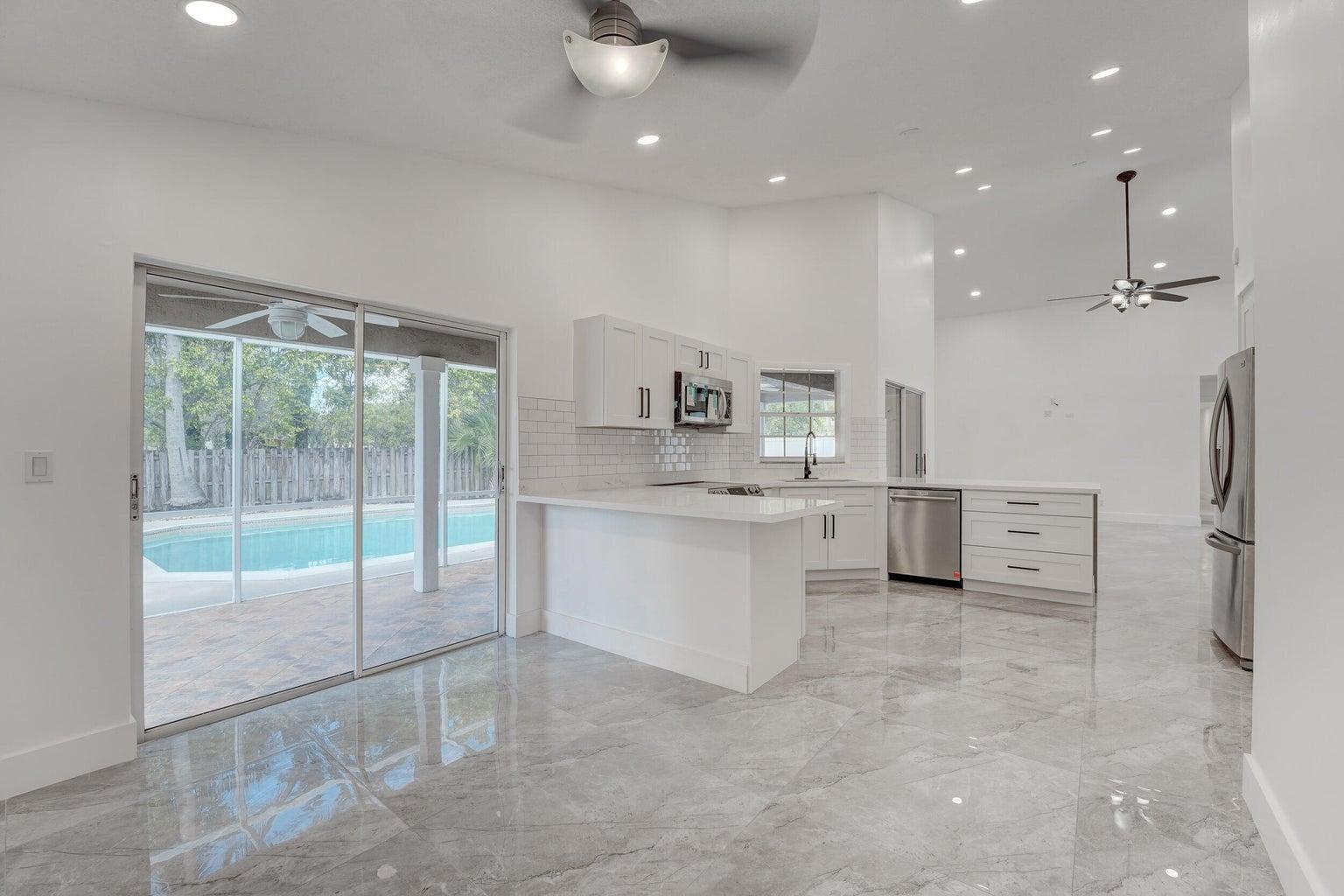 10791 SW 10th Place, Davie FL 33324 photo 4