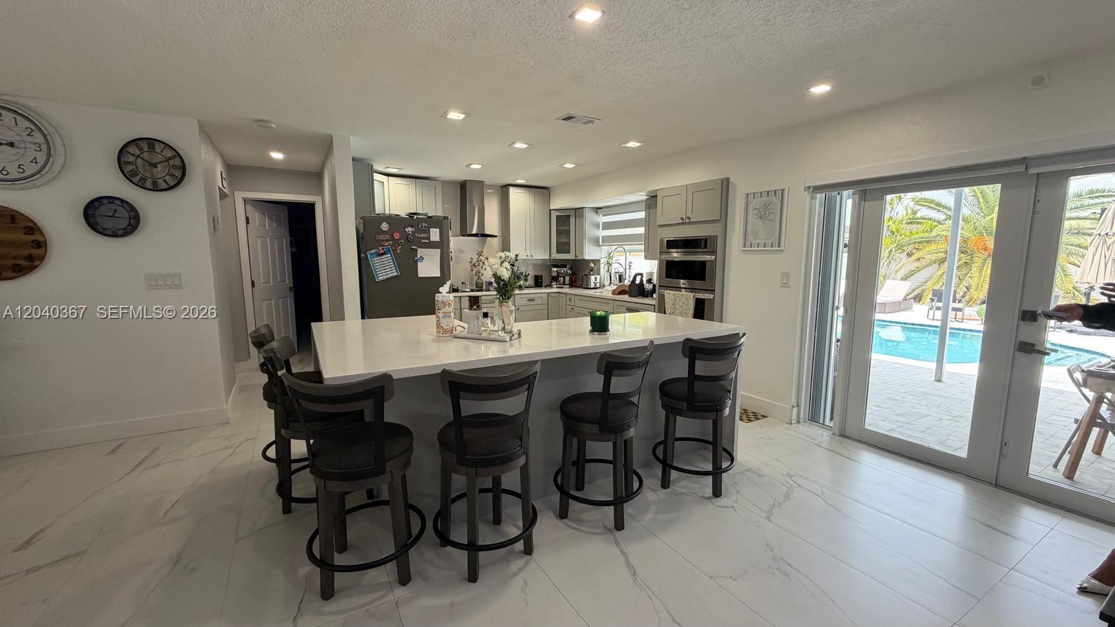 10450 NW 19th St, Pembroke Pines FL 33026 photo 2