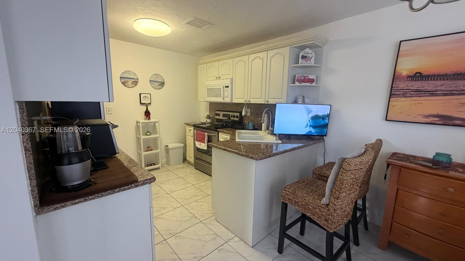 10450 NW 19th St, Pembroke Pines FL 33026 photo 5