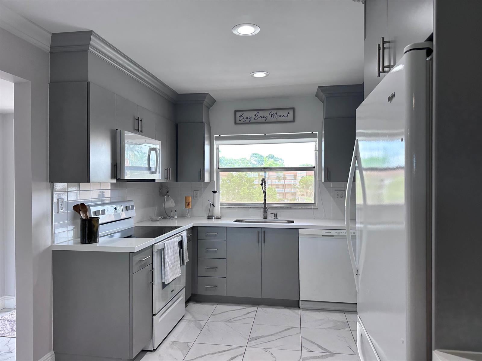 9300 Sunrise Lakes Boulevard # 309, Sunrise FL 33322