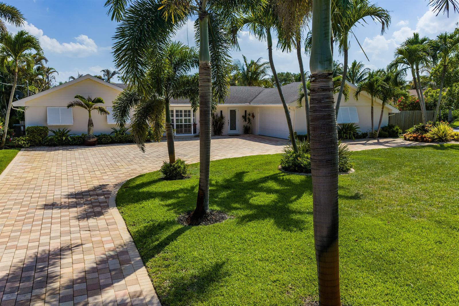 18 Saddleback Road, Tequesta FL 33469