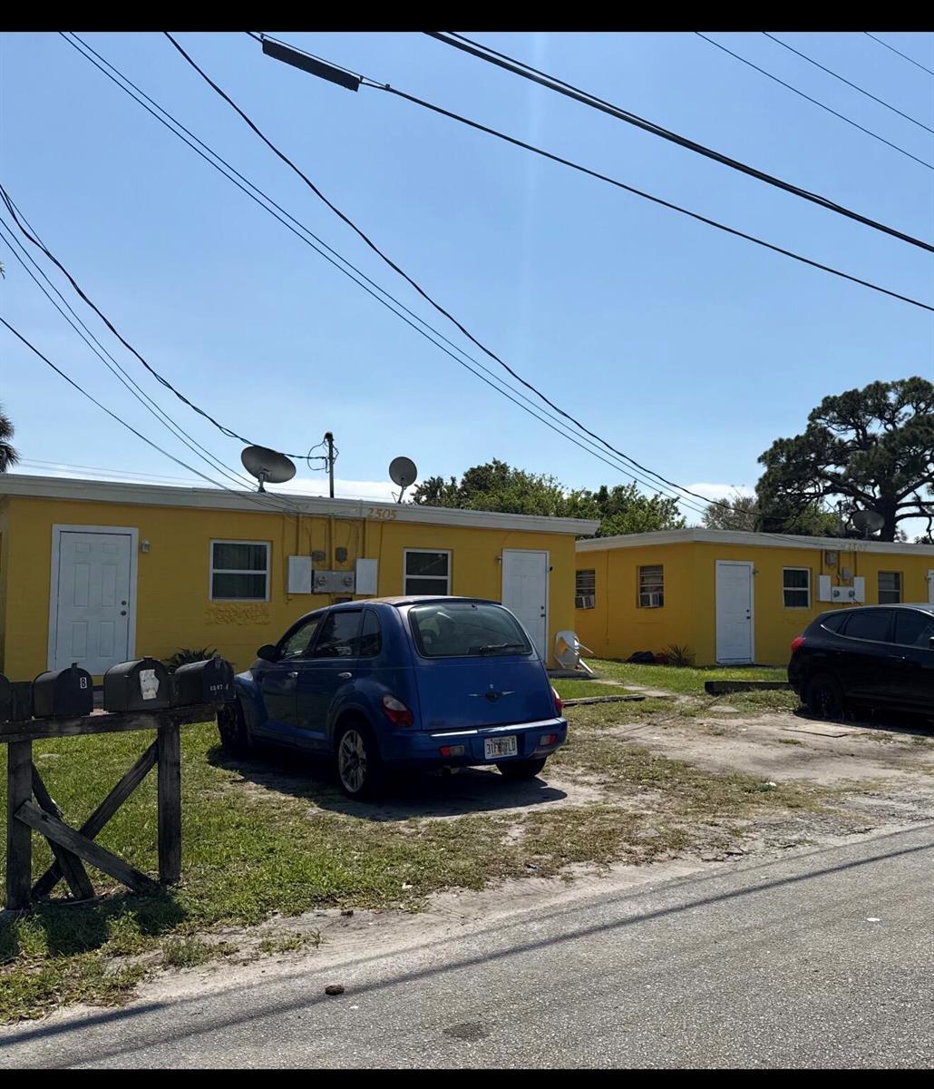 2505 Avenue R # B, Fort Pierce FL 34947