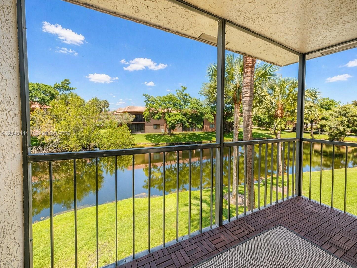 305 Lakeview Dr # 204, Weston FL 33326