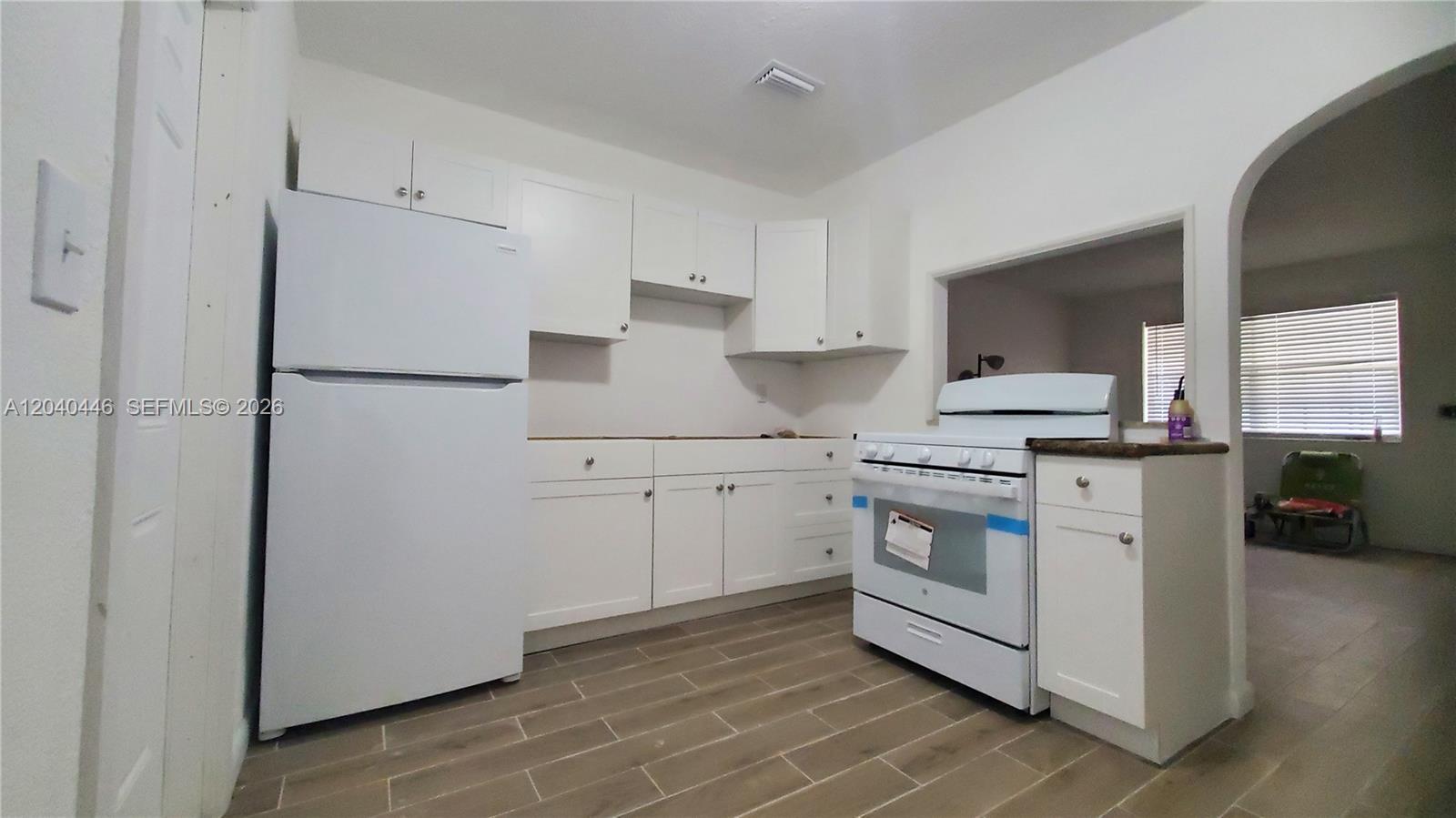 905 SW 4th Ter, Hallandale Beach FL 33009 photo 3