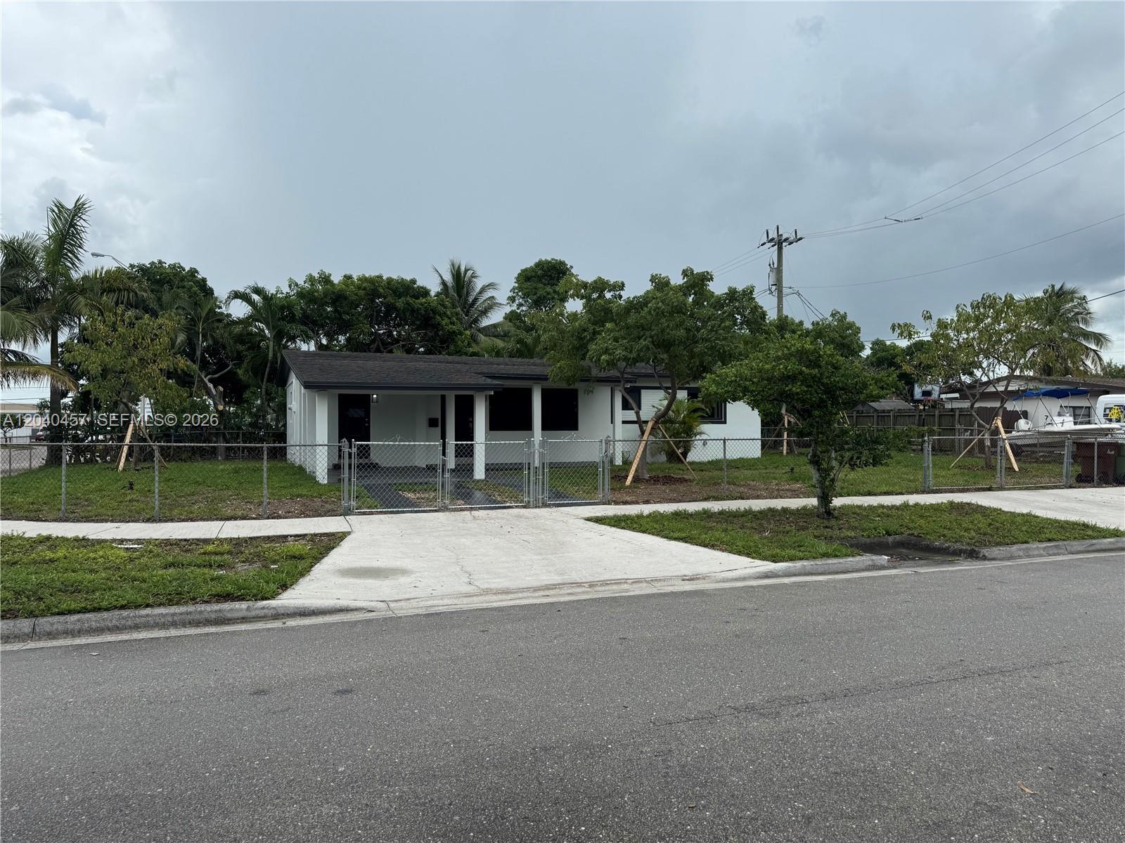 Hialeah, FL 33010 photo 2
