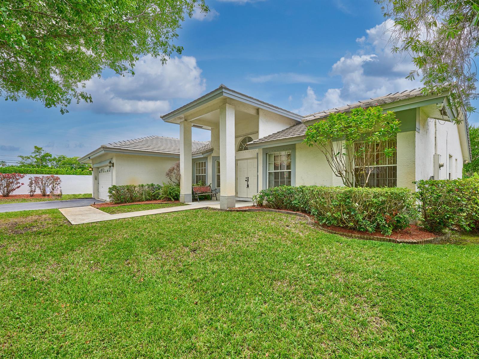 4610 NW 100th Way, Coral Springs FL 33076 photo 2
