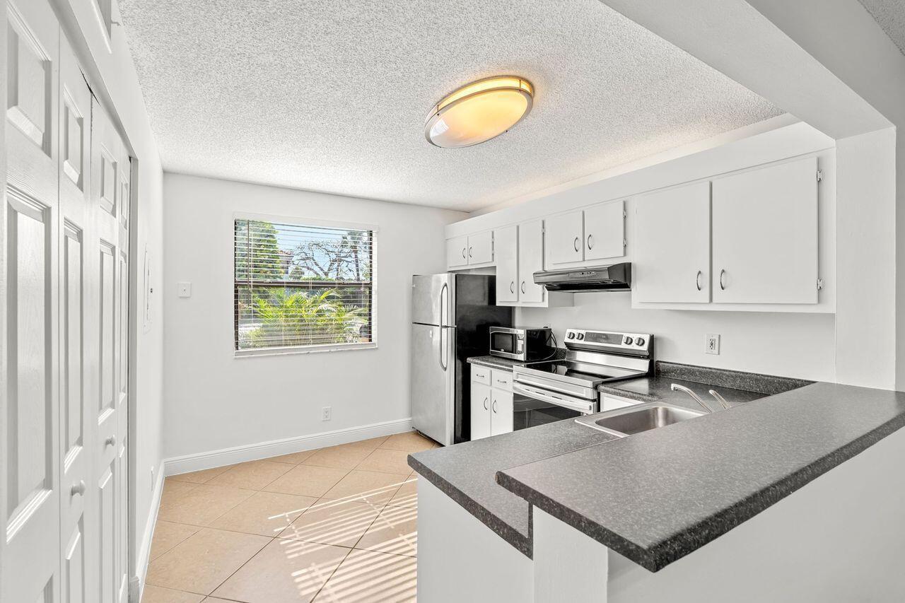 5701 Riverside Drive, Coral Springs FL 33067 photo 3