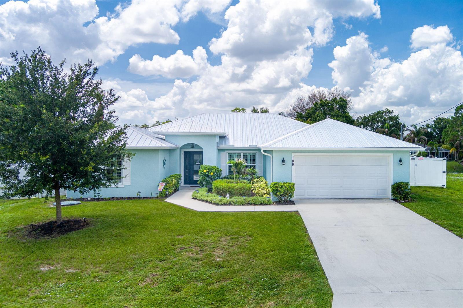 186 NE Dominican Terrace, FL 34983 photo 2