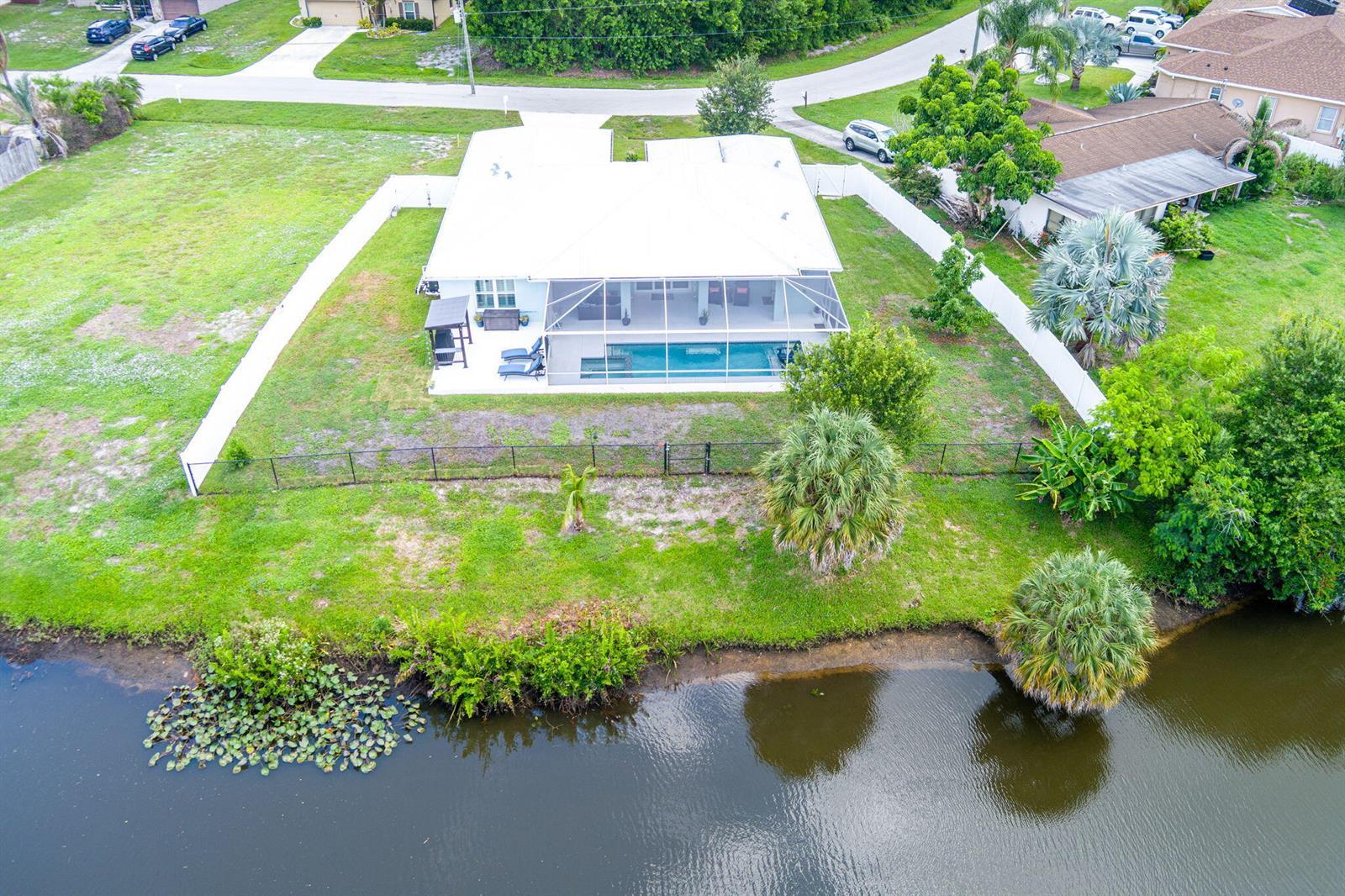 186 NE Dominican Terrace, FL 34983 photo 5