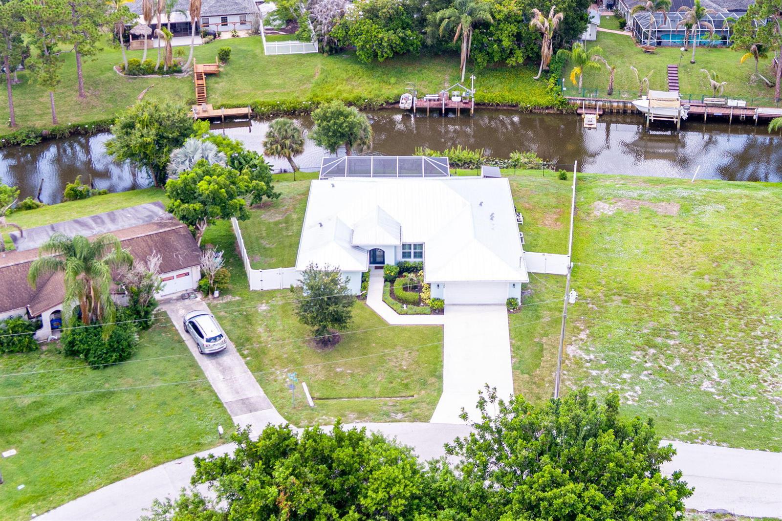 186 NE Dominican Terrace, FL 34983 photo 4