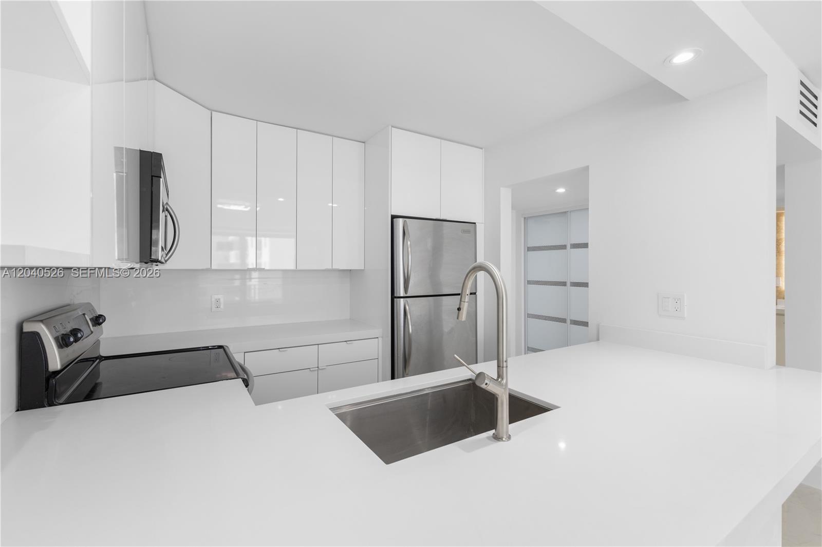 345 Ocean Dr # 924, Miami Beach FL 33139 photo 3