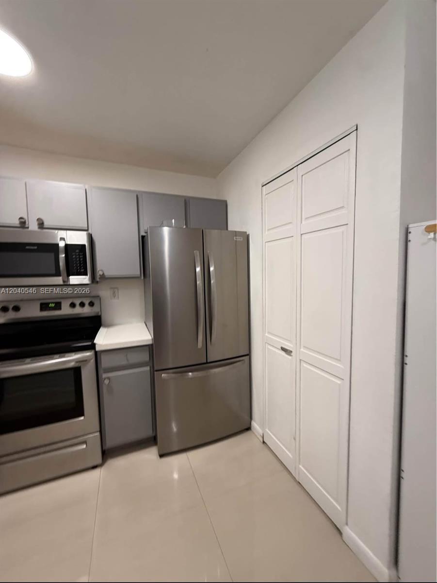 2198 NE 167th St # 2198, North Miami Beach FL 33162