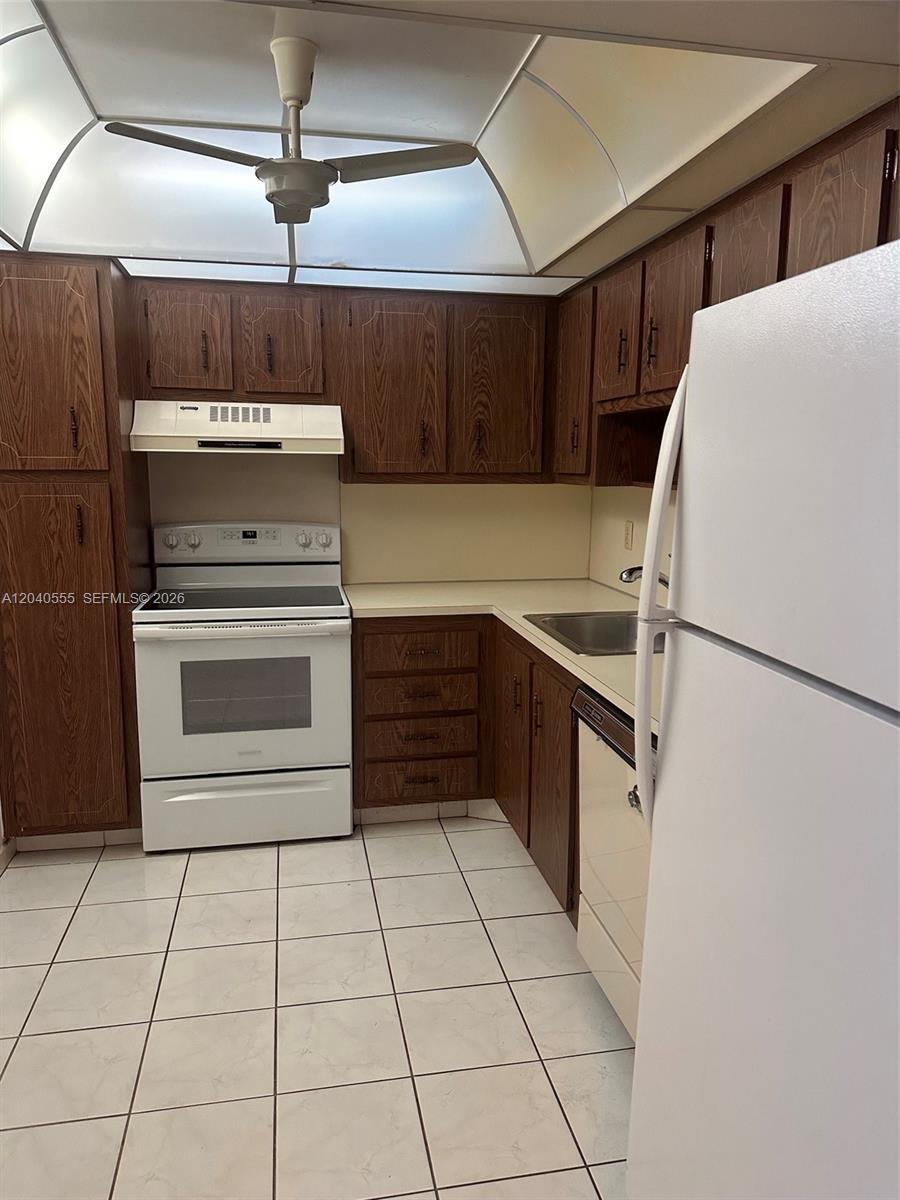 900 Saint Charles Pl # 407, Pembroke Pines FL 33026 photo 3