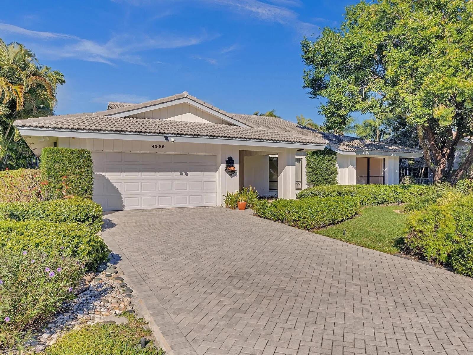 4989 Pineview Circle, Delray Beach FL 33445 photo 2
