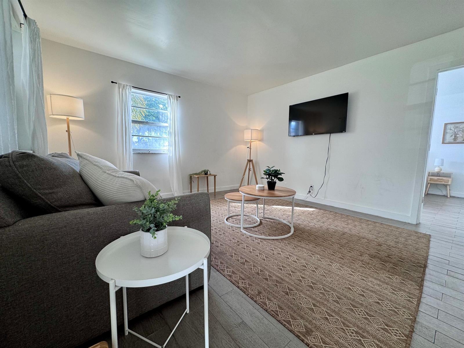 202 Lucerne Avenue Unit 9, FL 33460 photo 2