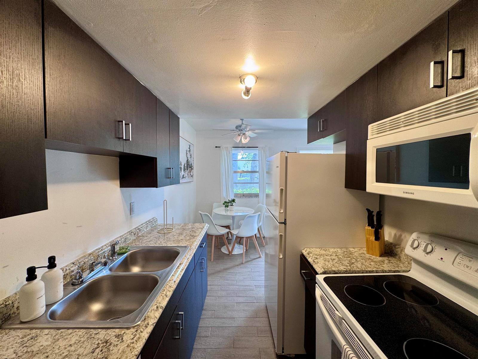 202 Lucerne Avenue Unit 9, FL 33460 photo 4