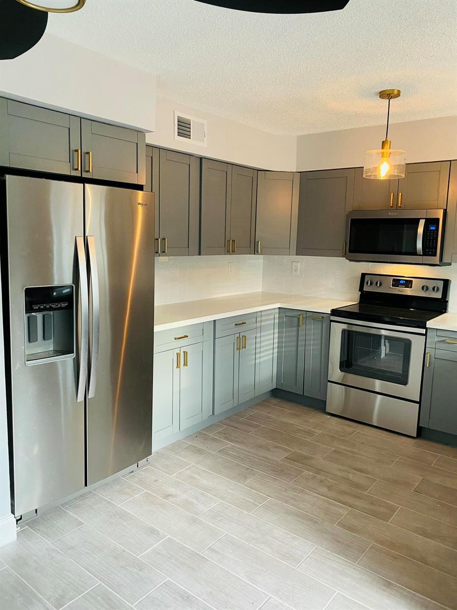5268 NE 6th Avenue # A28, Oakland Park FL 33334 photo 2
