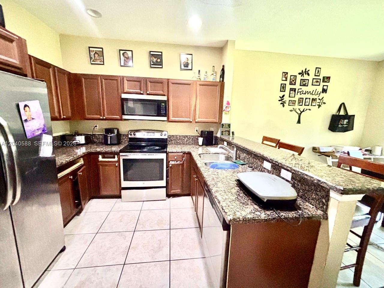 Miami Gardens, FL 33169 photo 3