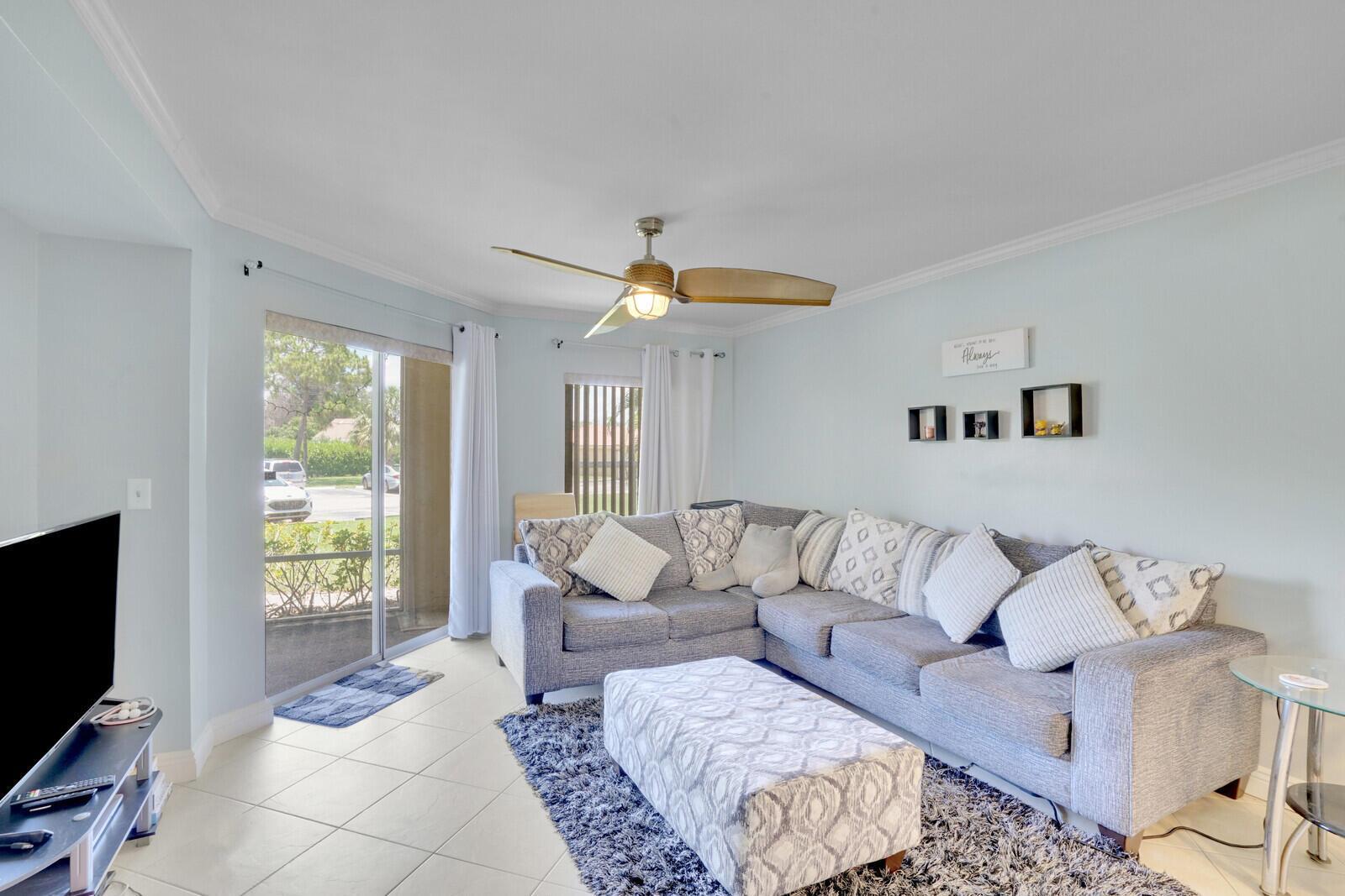4855 Via Palm Lakes # 902, West Palm Beach FL 33417