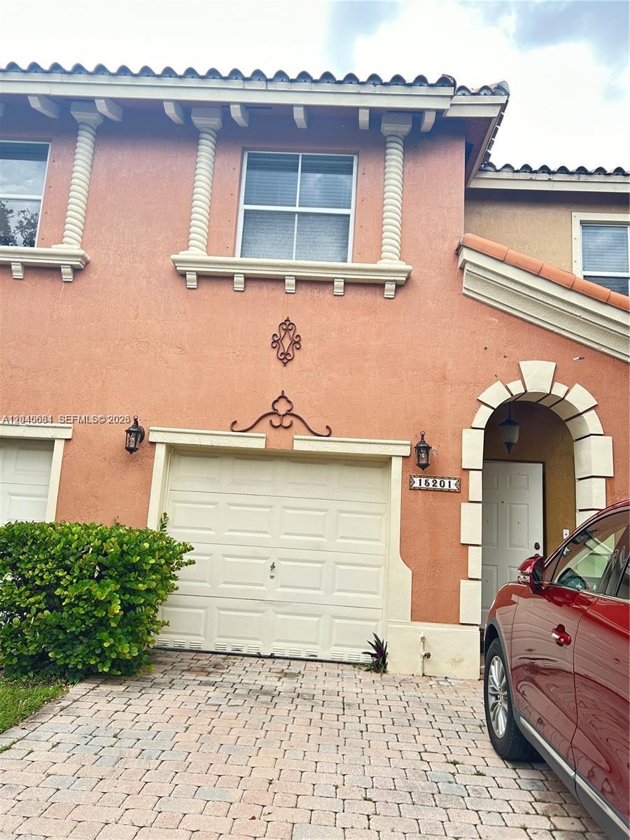 15201 SW 30th Ter, Miami FL 33185 photo 3