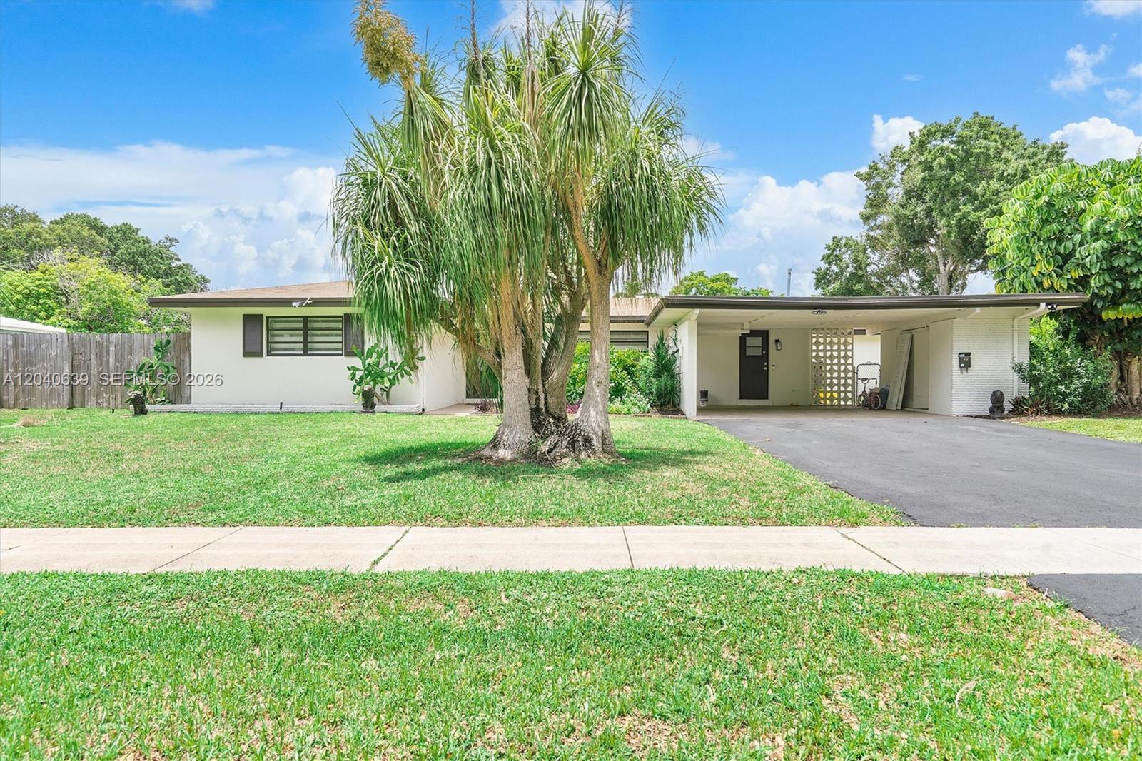 885 Azalea Ct, Plantation FL 33317 photo 3